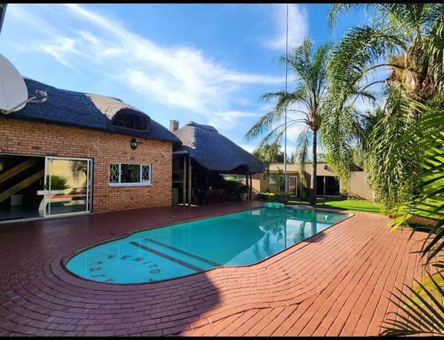 5 BEDROOM HOUSE FOR SALE IN CAPITAL PARK